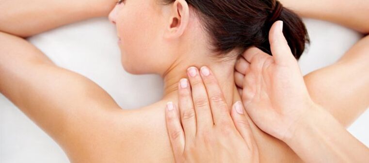Efectuarea masajului terapeutic pentru prevenirea osteocondrozei cervicale