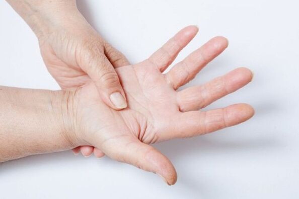 Amorțeala mâinilor este unul dintre simptomele osteocondrozei lombare