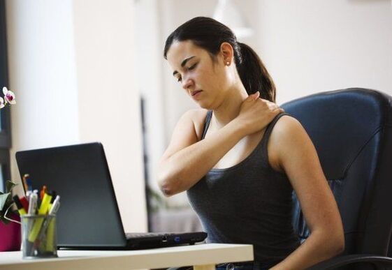munca sedentară duce la durere între omoplați
